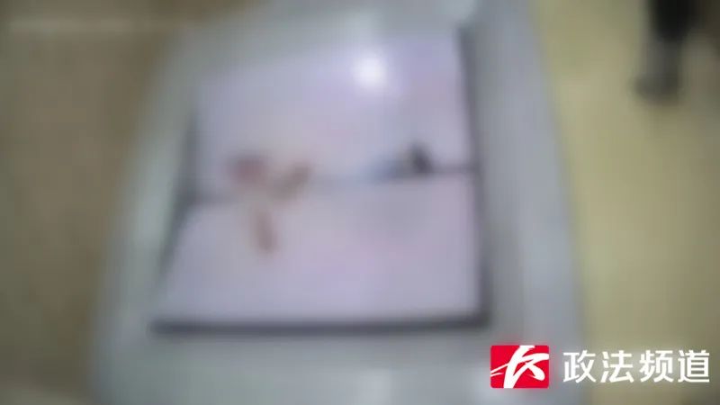 DƬ